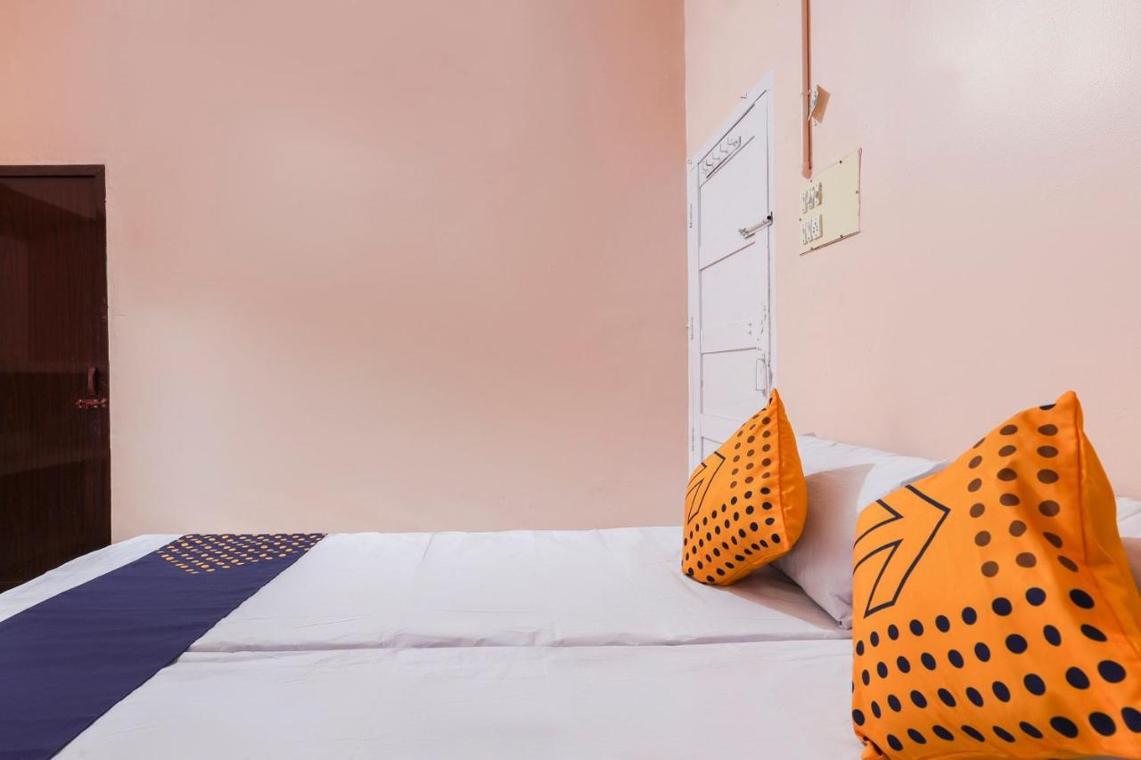 Spot On 68111 Jeena Motels 콜람 외부 사진